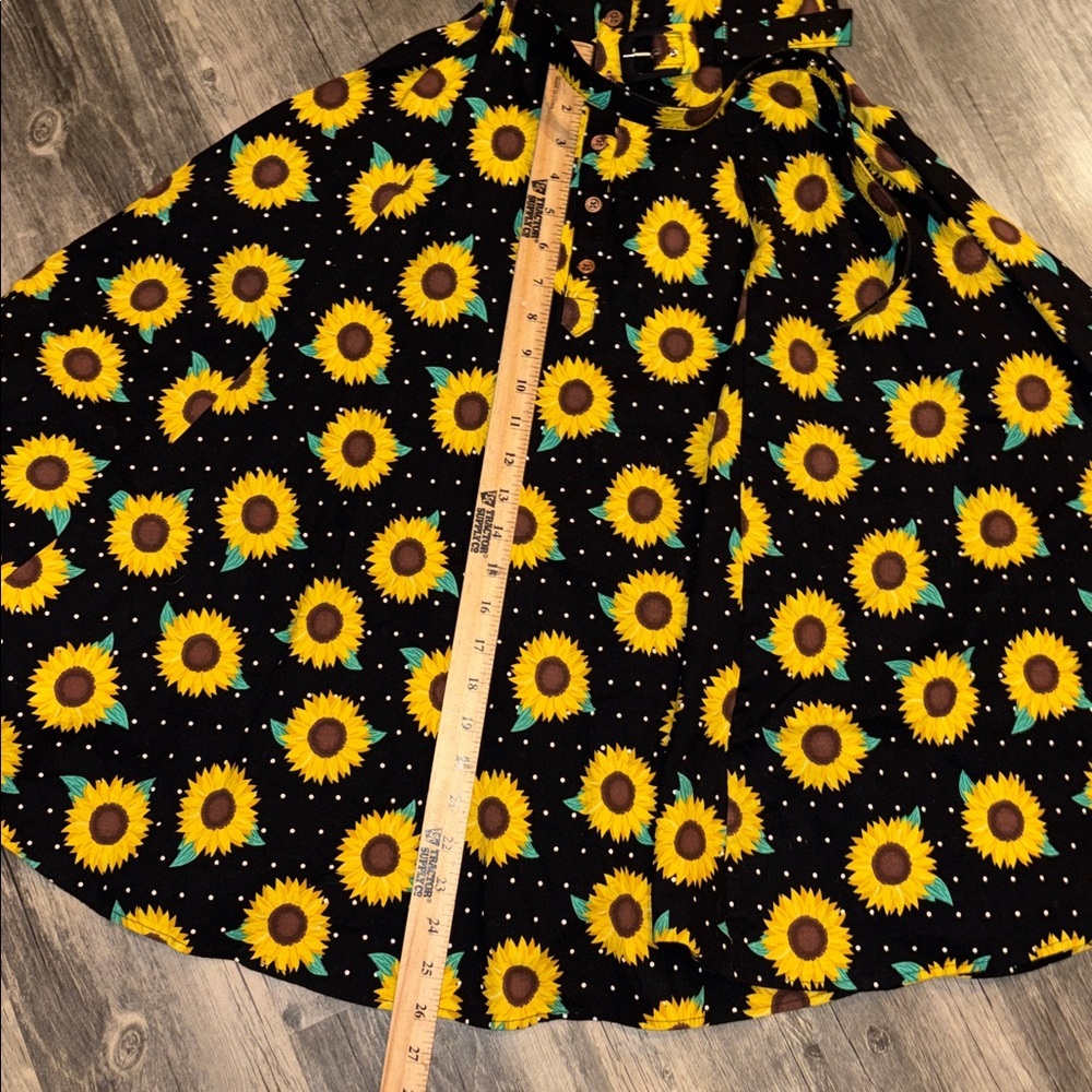 Collectif London 
Fit & Flare 
 Dress Sz US 6 
Floral Sunflower Belted Button - Picture 9 of 9